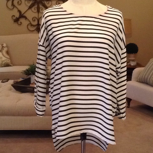 Everly Tops - Everly Brand 💯 % polyester striped blouse